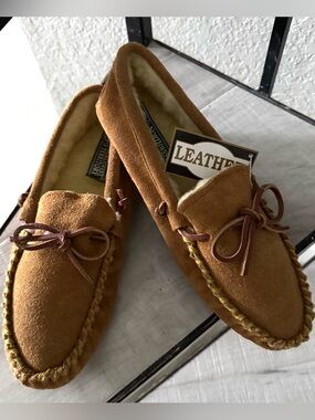 Northwest Territory Men’s Brown Suede Leather Moccasin Slippers